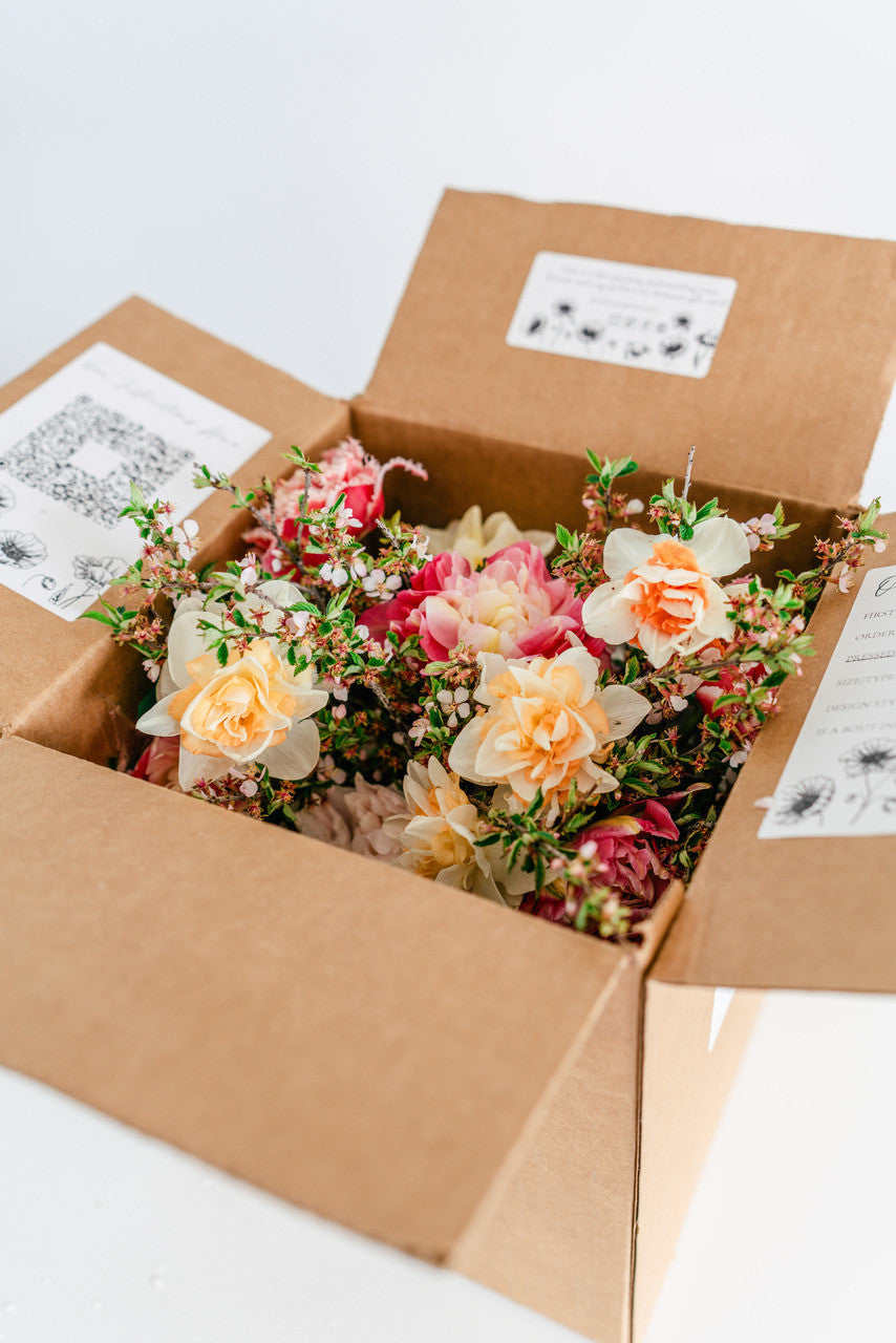 Shipping kit for wedding bouqet preservation
